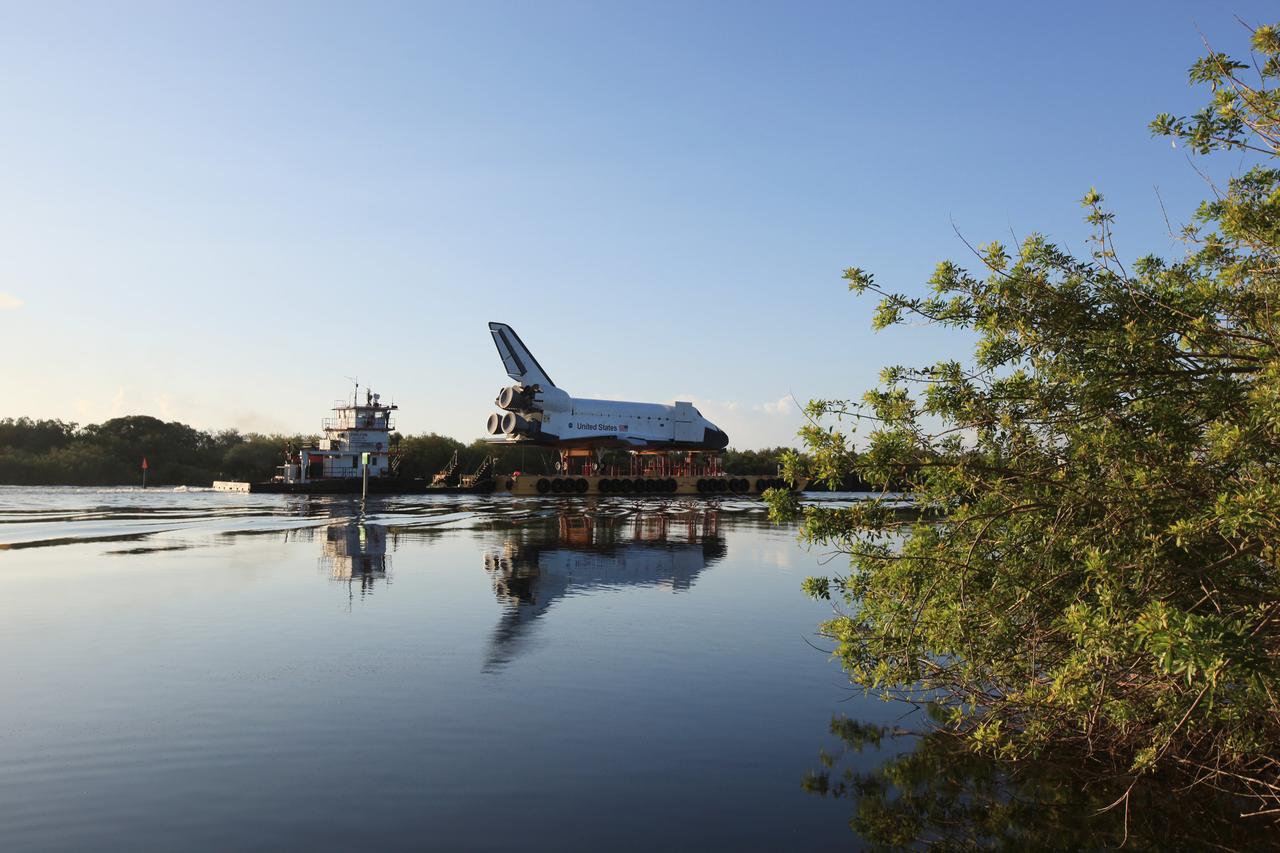 Shuttle Replica (High Fidelity) from Turn Basin thru Port going to Texas