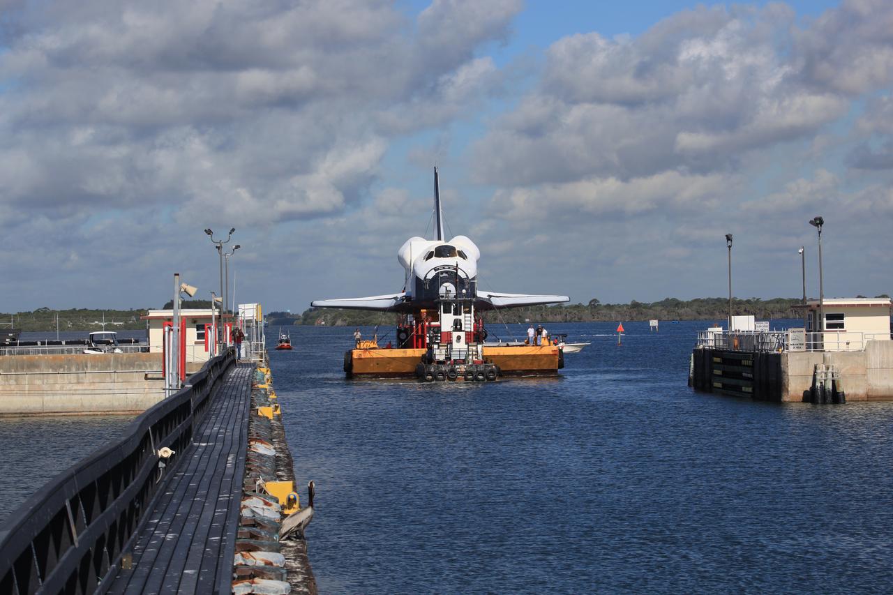 Shuttle Replica (High Fidelity) from Turn Basin thru Port going to Texas