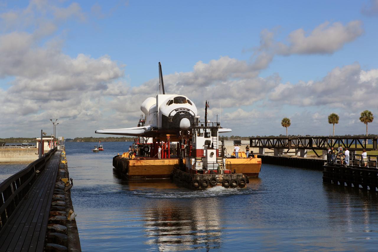 Shuttle Replica (High Fidelity) from Turn Basin thru Port going to Texas