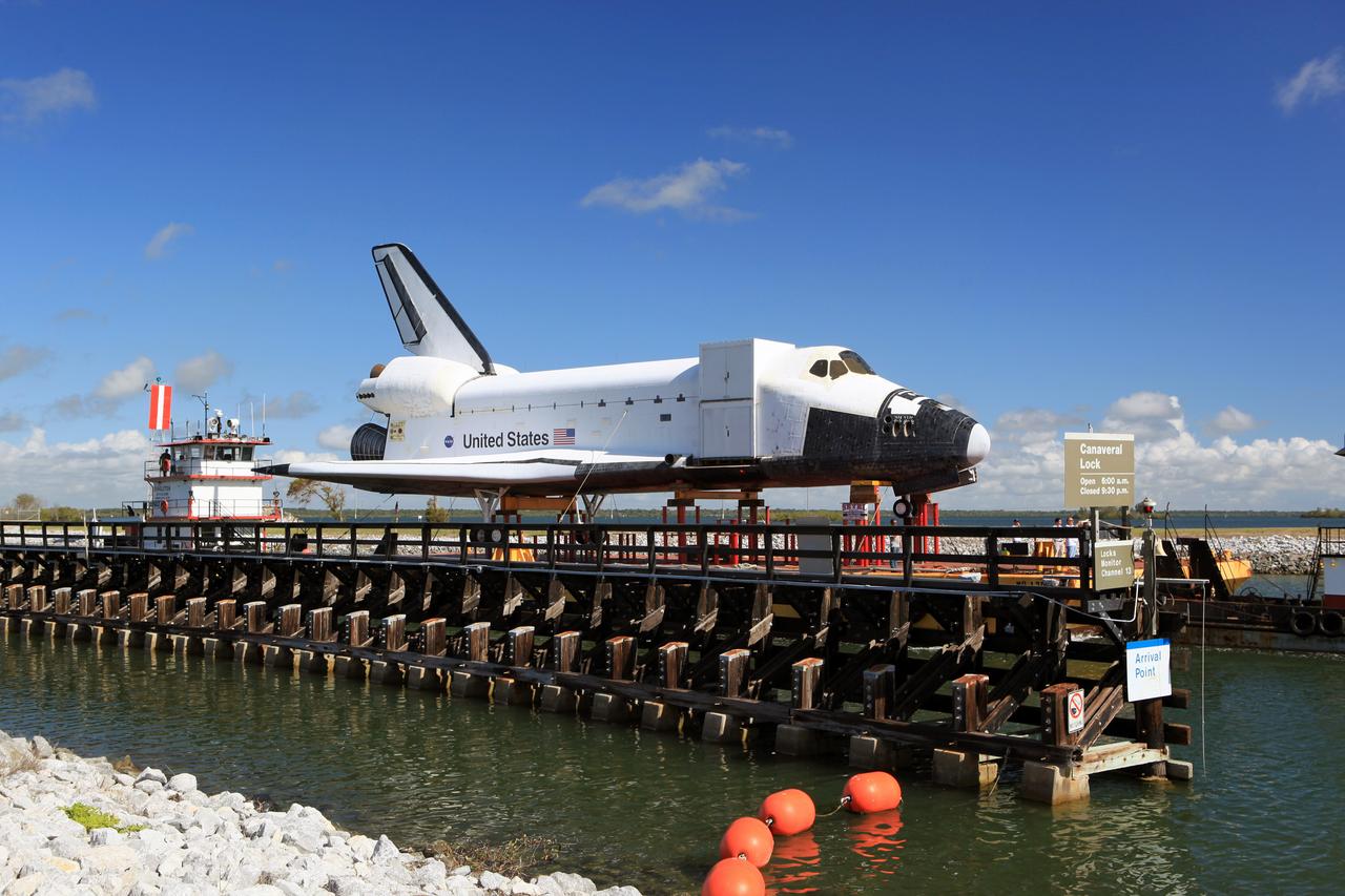 Shuttle Replica (High Fidelity) from Turn Basin thru Port going to Texas