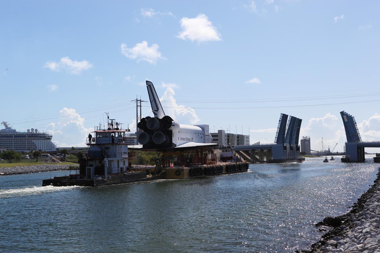 Shuttle Replica (High Fidelity) from Turn Basin thru Port going to Texas