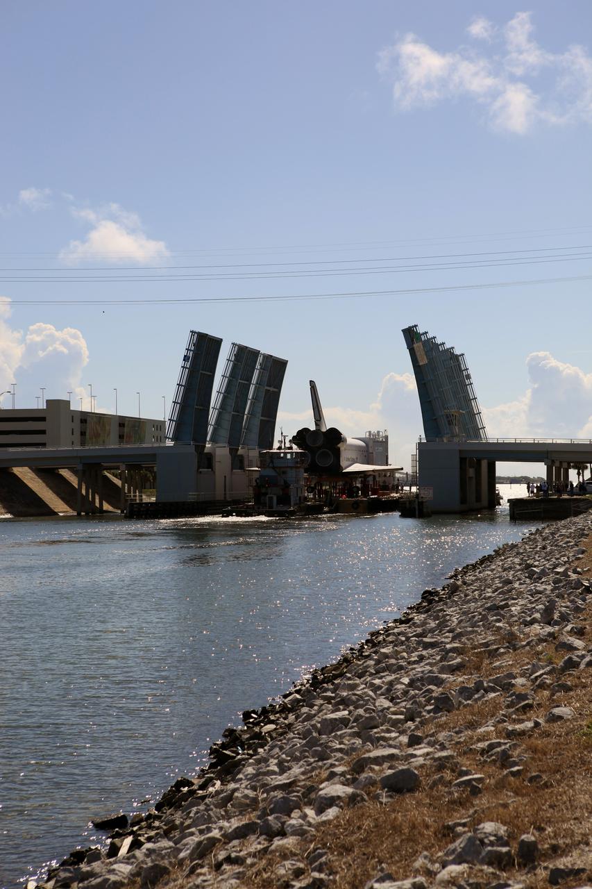 Shuttle Replica (High Fidelity) from Turn Basin thru Port going to Texas