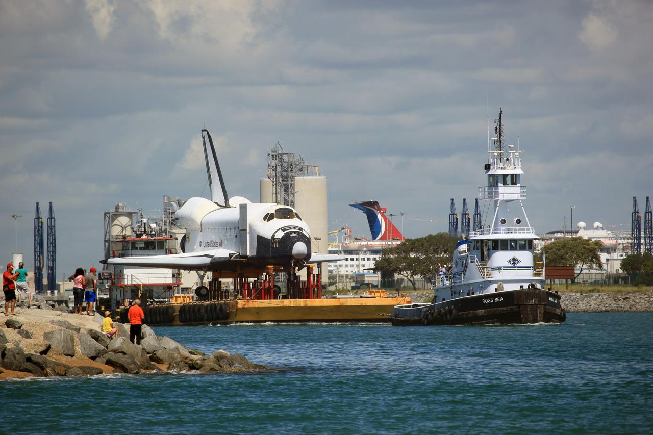Shuttle Replica (High Fidelity) from Turn Basin thru Port going to Texas