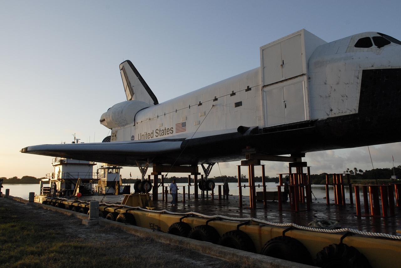 Shuttle Replica Preparations for Barge Departure