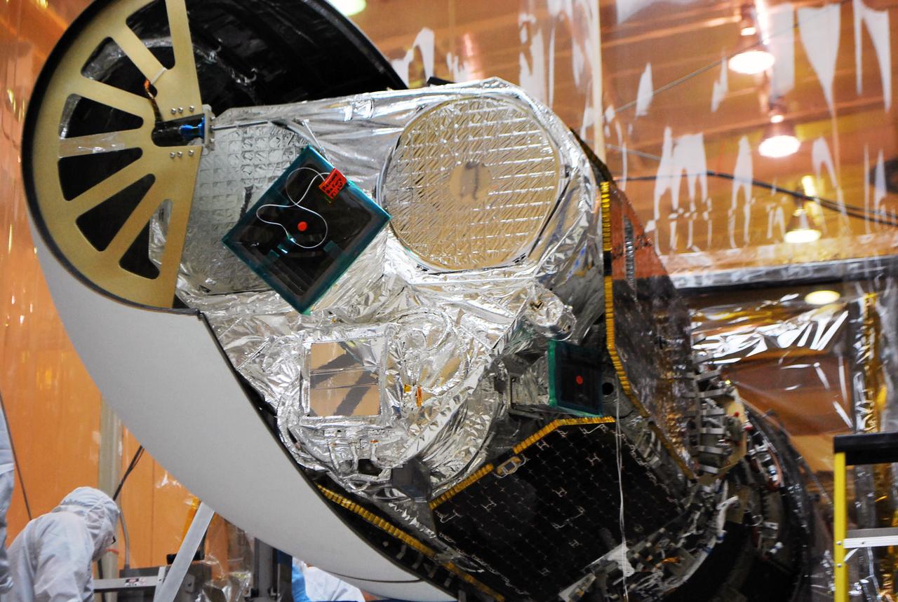 NUSTAR/Pegasus Fairing Installation