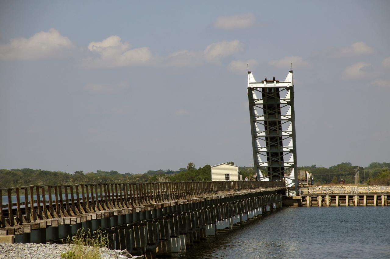 Train Leaves with Helium Tanks for Space X in Texas
