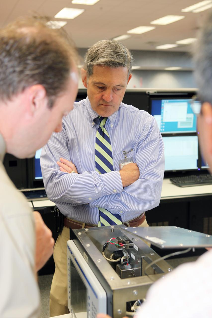 GSDO - Robert Cabana tours Firing Room 1
