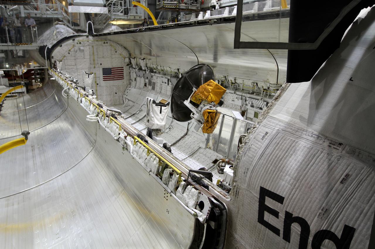 T&R ENDEAVOUR - FINAL PAYLOAD BAY (PLB) DOOR CLOSURE