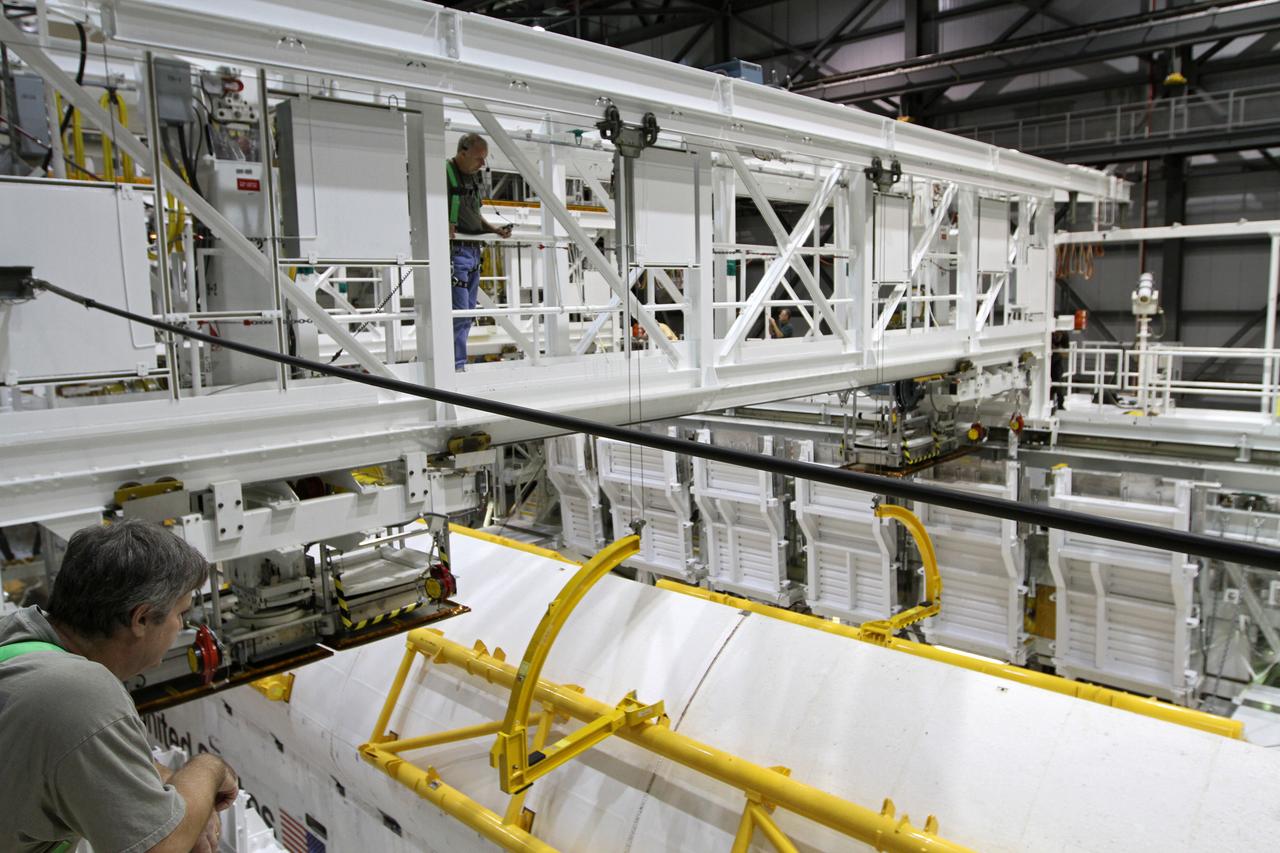 T&R ENDEAVOUR - FINAL PAYLOAD BAY (PLB) DOOR CLOSURE