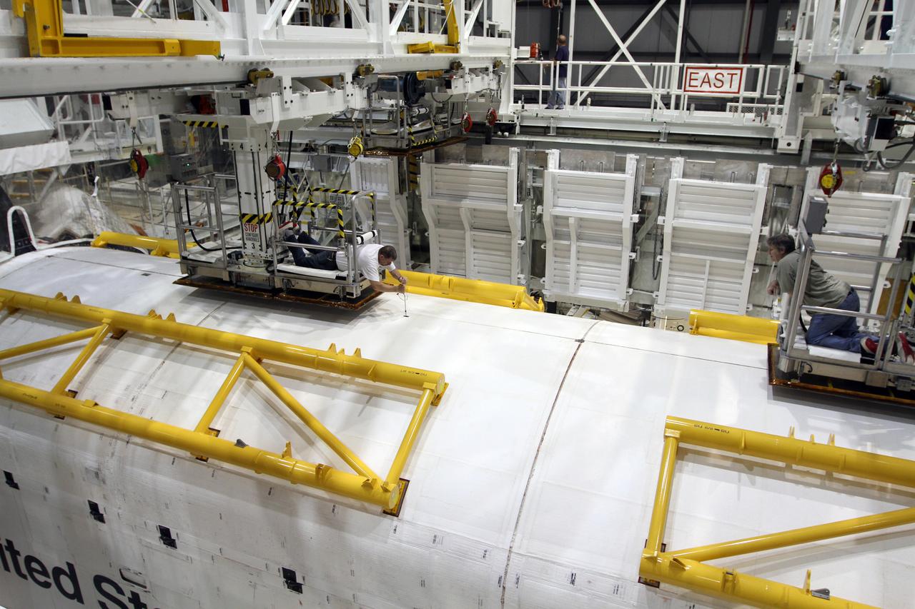 T&R ENDEAVOUR - FINAL PAYLOAD BAY (PLB) DOOR CLOSURE