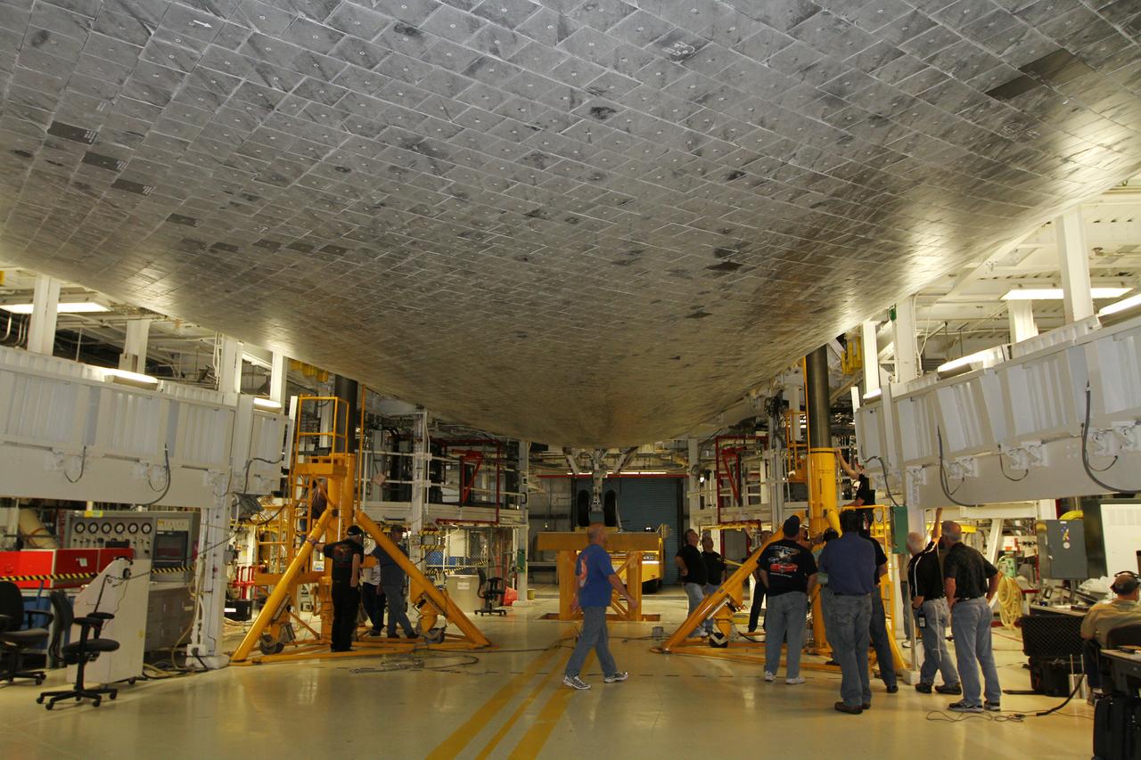 T&R/Atlantis - Weight and CG in Preparation for Roll to VAB