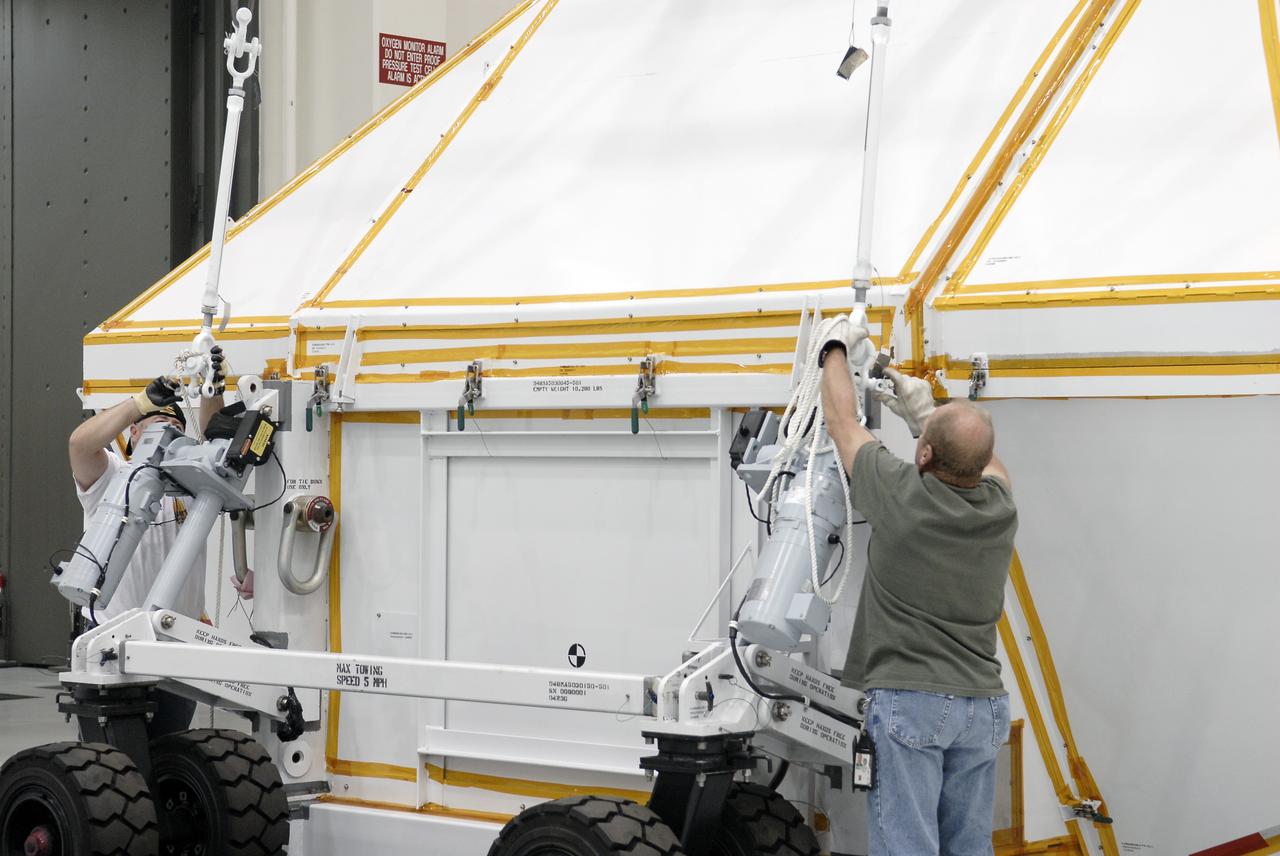Orion EFT-1 Crew Module Uncrating