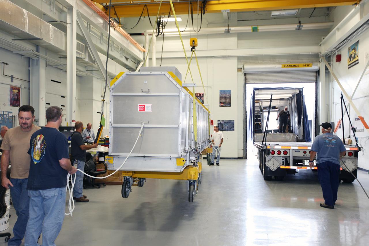 T&R/Endeavour - Canadian Arm Leaving KSC by Truck