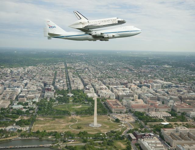 NASA image: Space Shuttle Discovery DC Fly-Over