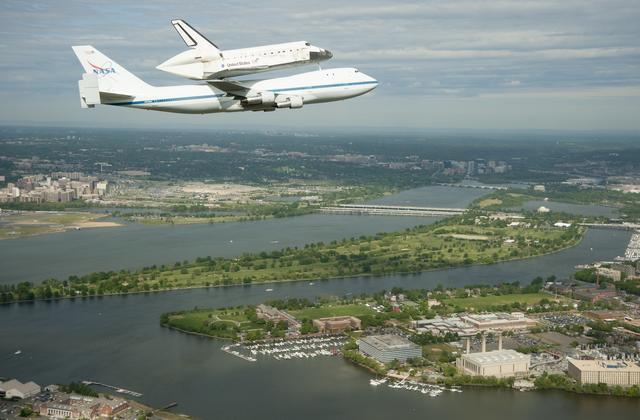 NASA image: Space Shuttle Discovery DC Fly-Over