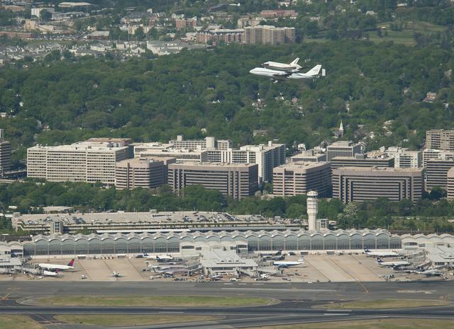 NASA image: Shuttle Discovery Reagan Airport Fly-Over