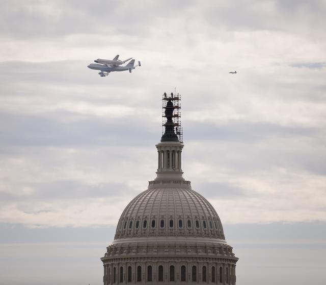 NASA image: Space Shuttle Discovery DC Fly-Over