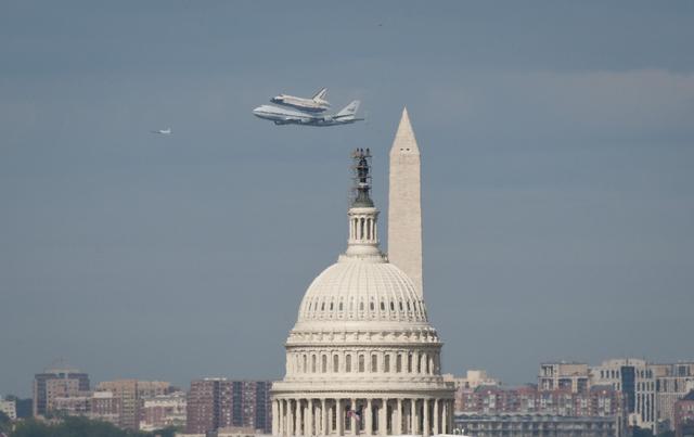 NASA image: Space Shuttle Discovery DC Fly-Over