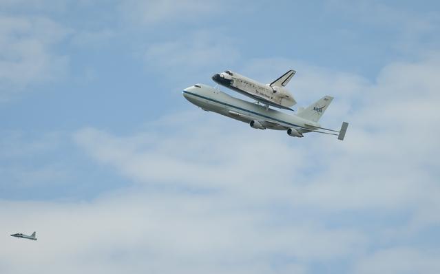 NASA image: Space Shuttle Discovery DC Fly-Over