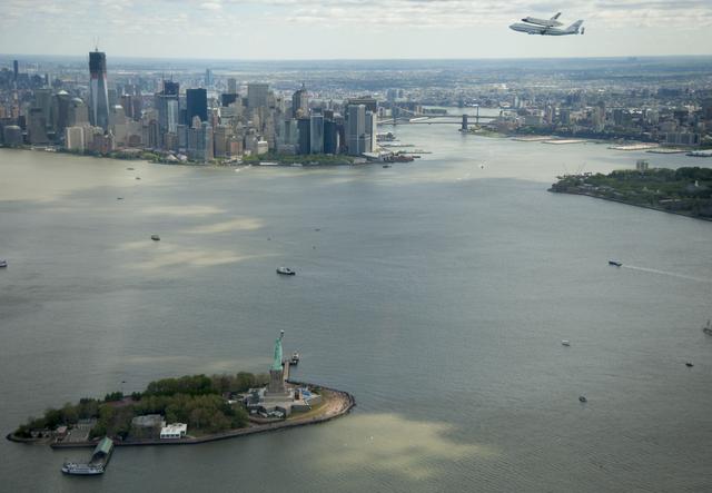 NASA image: Shuttle Enterprise Flight to New York