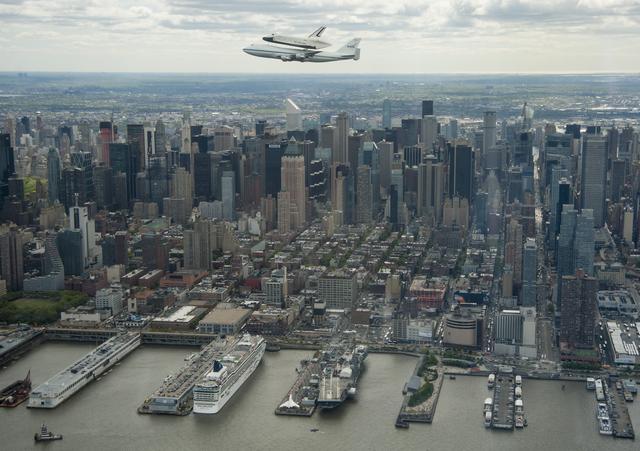 NASA image: Shuttle Enterprise Flight to New York