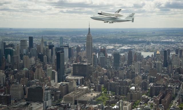 NASA image: Shuttle Enterprise Flight to New York