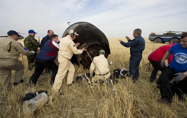 NASA image: Expedition 30 Landing