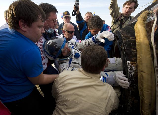 NASA image: Expedition 30 Landing