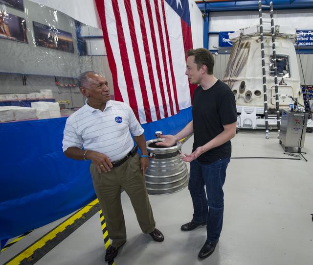 NASA image: SpaceX Dragon Cargo Transfer