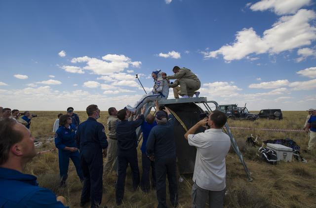 Expedition 31 Landing