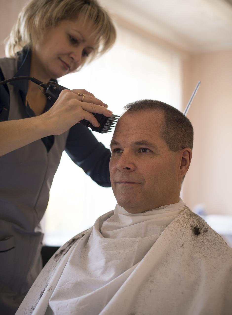 Expedition 33 Flight Engineer Kevin Ford gets his hair cut at the Cosmonaut Hotel, on Sunday, October 21, 2012, at the Baikonur Cosmodrome in Kazakhstan. Launch of the Soyuz rocket is scheduled for October 23 and will send Expedition 33/34 Flight Engineer Kevin Ford of NASA, Soyuz Commander Oleg Novitskiy and Flight Engineer Evgeny Tarelkin of ROSCOSMOS on a five-month mission aboard the International Space Station. Photo Credit: (NASA/Bill Ingalls)