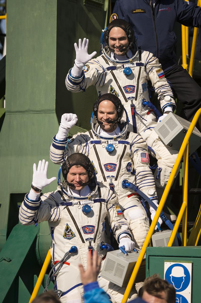 Expedition 33/34 crew members, Soyuz Commander Oleg Novitskiy, bottom, Flight Engineer Kevin Ford of NASA, and Flight Engineer Evgeny Tarelkin of ROSCOSMOS, top, wave farewell before boarding their Soyuz rocket just a few hours before their launch to the International Space Station on Tuesday, October 23, 2012, in Baikonur, Kazakhstan. Launch of a Soyuz rocket later in the afternoon will send Ford, Novitskiy and Tarelkin on a five-month mission aboard the International Space Station.  Photo Credit: (NASA/Bill Ingalls)