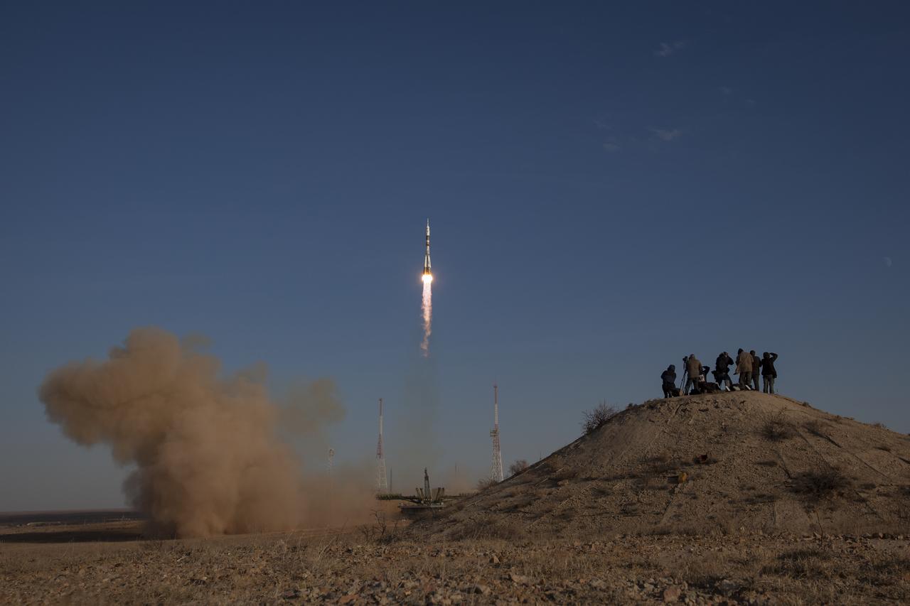 Members of the media photograph the Soyuz rocket as it launches with Expedition 33/34 crew members, Soyuz Commander Oleg Novitskiy, Flight Engineer Kevin Ford of NASA, and Flight Engineer Evgeny Tarelkin of ROSCOSMOS to the International Space Station on Tuesday, October 23, 2012, in Baikonur, Kazakhstan. Ford, Novitskiy and Tarelkin will be on a five-month mission aboard the International Space Station. Photo Credit: (NASA/Bill Ingalls)