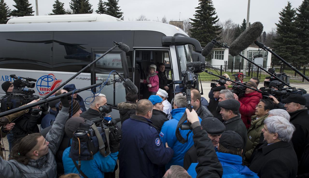 Crowds of officials, family and media gather as Expedition 33 Flight Engineer Yuri Malenchenko of ROSCOSMOS (Russian Federal Space Agency) is welcomed home at the Chkalovsky Airport in Star City, Russia several hours after he, Commander Sunita Williams of NASA, and Flight Engineer Akihiko Hoshide of JAXA (Japan Aerospace Exploration Agency), landed their Soyuz spacecraft in a remote area outside the town of Arkalyk, Kazakhstan, on Monday, Nov. 19, 2012. Williams, Hoshide and Malenchenko returned from four months onboard the International Space Station. Photo Credit: (NASA/Bill Ingalls)