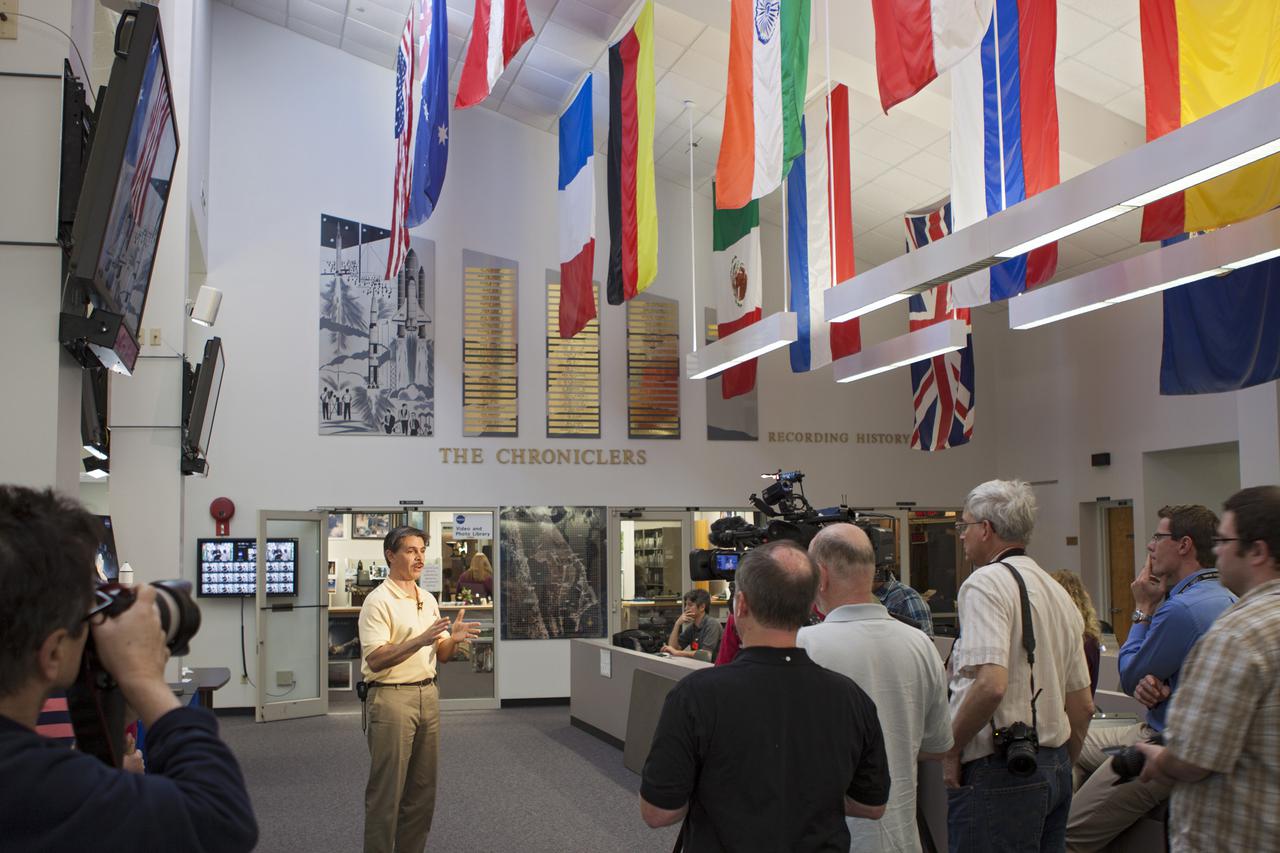 CAPE CANAVERAL, Fla. – NASA's Jon Cowart talks to media about the progress of the agency's Commercial Crew Program CCP and its partners in Kennedy Space Center’s Press Site on Feb. 28 ahead of the second commercial resupply services mission for Space Exploration Technologies SpaceX to the International Space Station. Cowart is the deputy partner manager working with SpaceX as the company develops its Falcon 9 rocket and Dragon capsule for crewed missions.   Under a contract with NASA, SpaceX is targeted to fly at least 12 cargo missions to the space station through 2016. The company also is working with CCP to return America's capability to safely launch crews to low-Earth orbit destinations, including the space station, from U.S. soil around the middle of the decade. To learn more about CCP and its partners, go to www.nasa.gov_commercialcrew. Photo credit: NASA_Jim Grossmann