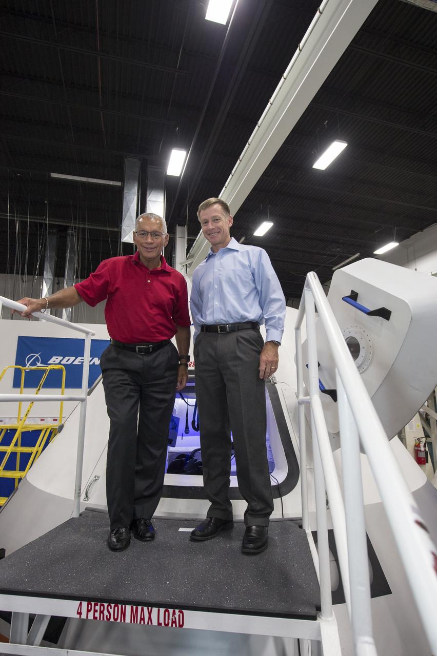 Date: 08-19-13 Location: Boeing Houston Facility Subject: NASA Administrator Charlie Bolden visiting the Boeing CST-100 facility Photographer: James Blair/NASA