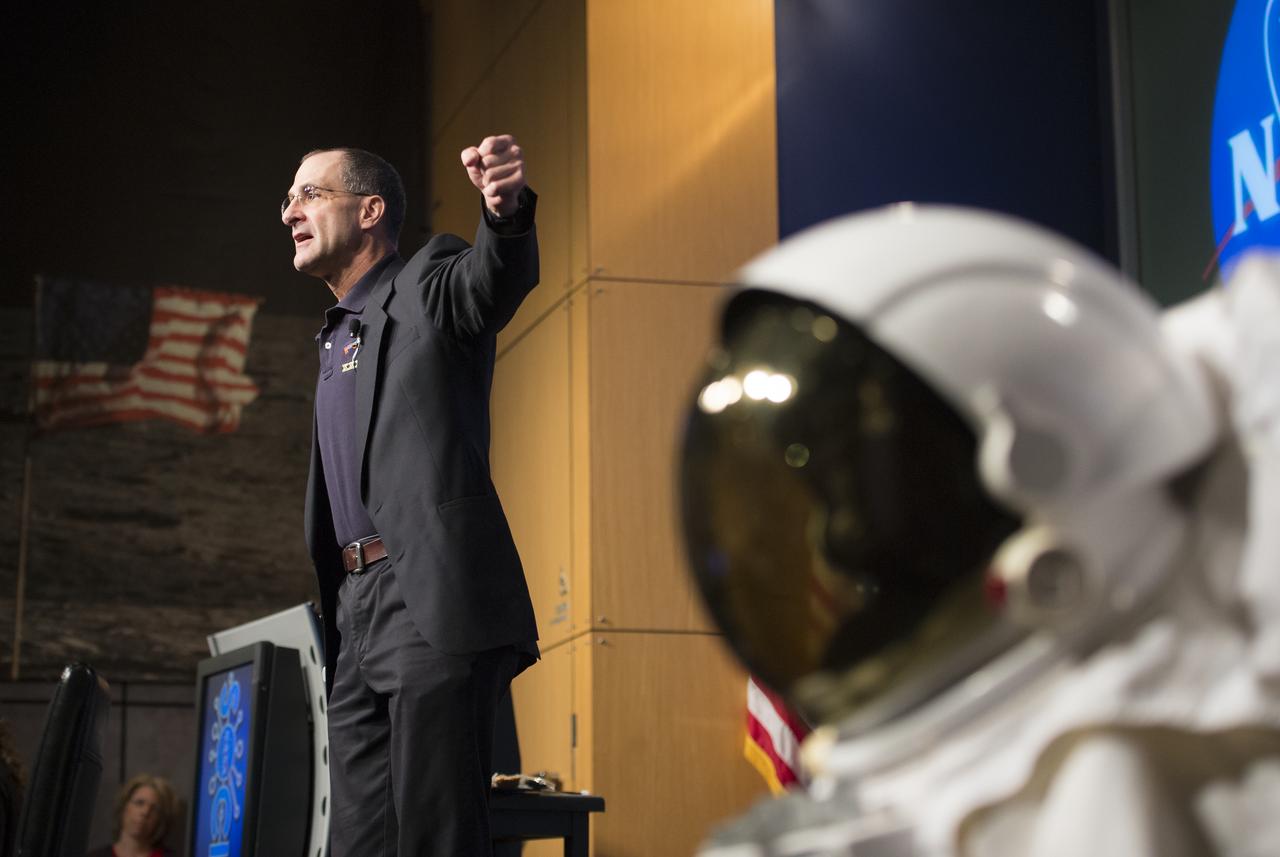 NASA Astronaut Don Pettit, speaks about his experience onboard the International Space Station at a NASA Social exploring science on the ISS at NASA Headquarters, Wednesday, Feb. 20, 2013 in Washington. Photo Credit: (NASA/Carla Cioffi)