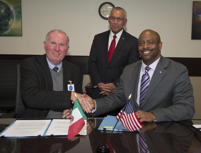 NASA image: Mexican Space Agency and NASA Agreement