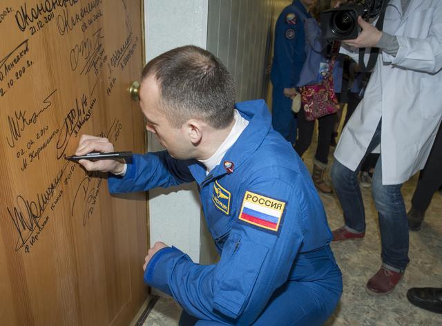 NASA image: Expedition 35 Door Signing