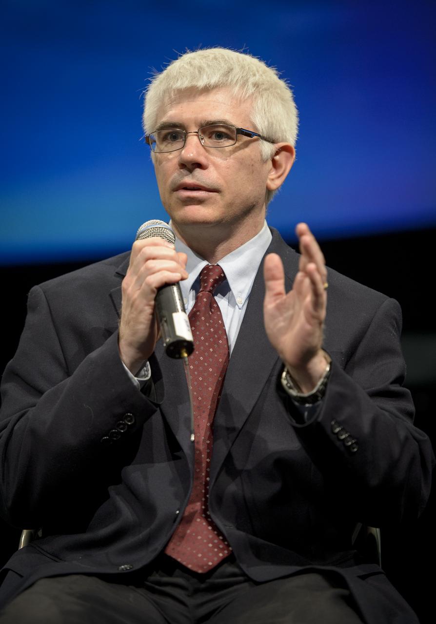 Dan Vergano, science writer for USA Today talks during a program titled "Sally Ride: How Her Historic Space Mission Opened Doors for Women in Science" held on Friday, May 17, 2013 at the National Air and Space Museum in Washington.  Photo Credit: (NASA/Bill Ingalls)