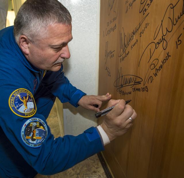 Expedition 36 Preflight