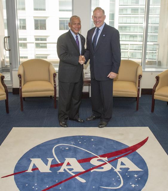 NASA image: Heads of NASA and CSA Meet