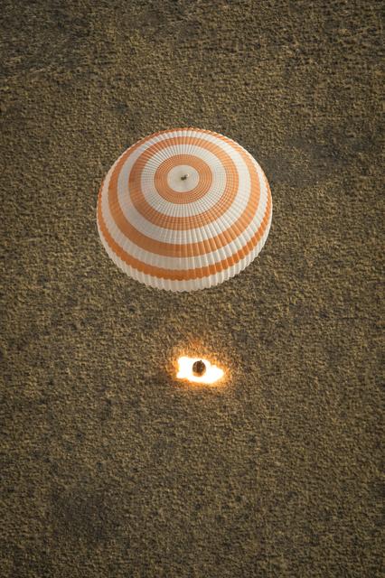 NASA image: Expedition 36 Soyuz TMA-08M Landing