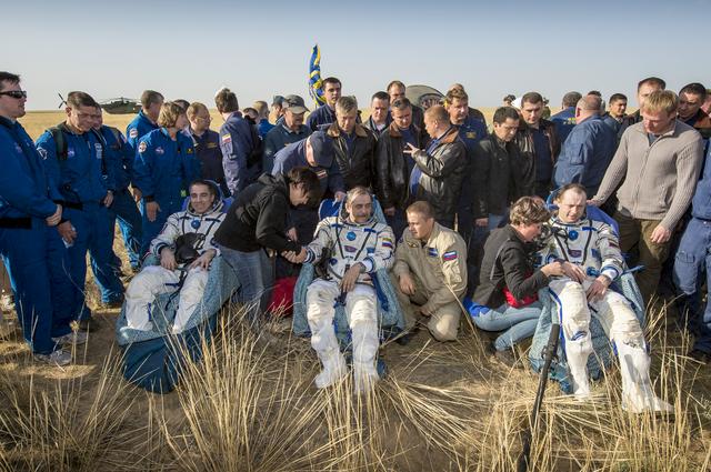 NASA image: Expedition 36 Soyuz TMA-08M Landing