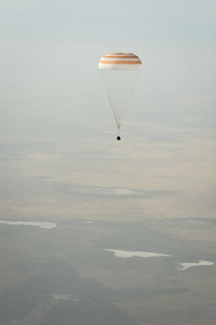 NASA image: Expedition 36 Soyuz TMA-08M Landing