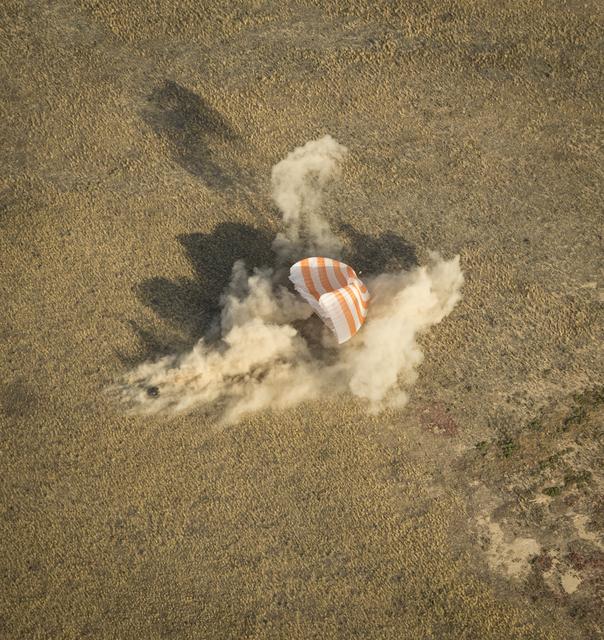 NASA image: Expedition 36 Soyuz TMA-08M Landing