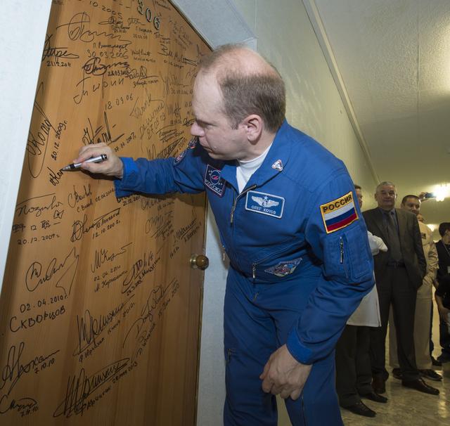 NASA image: Expedition 37 Door Signing