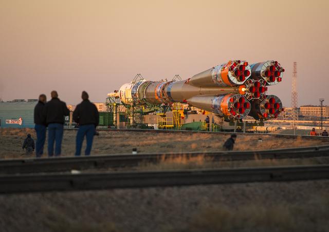 Expedition 38 Soyuz Rollout