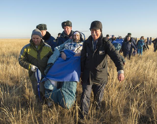 Expedition 37 Landing