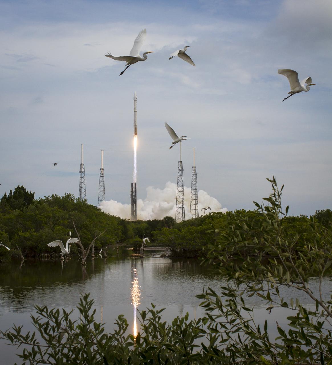 The United Launch Alliance Atlas V rocket with NASA’s Mars Atmosphere and Volatile EvolutioN (MAVEN) spacecraft launches from the Cape Canaveral Air Force Station Space Launch Complex 41, Monday, Nov. 18, 2013, Cape Canaveral, Florida. NASA’s Mars-bound spacecraft, the Mars Atmosphere and Volatile EvolutioN, or MAVEN, is the first spacecraft devoted to exploring and understanding the Martian upper atmosphere. Photo Credit: (NASA/Bill Ingalls)
